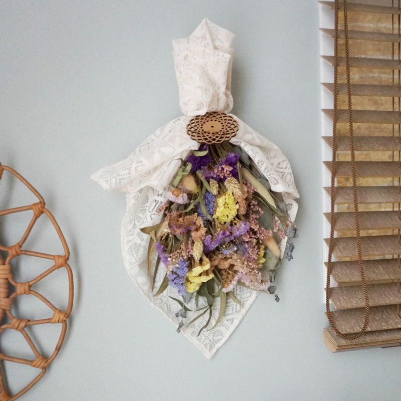 スターチスをふんだんに使用したカラフルスワッグ＜cara-カーラ